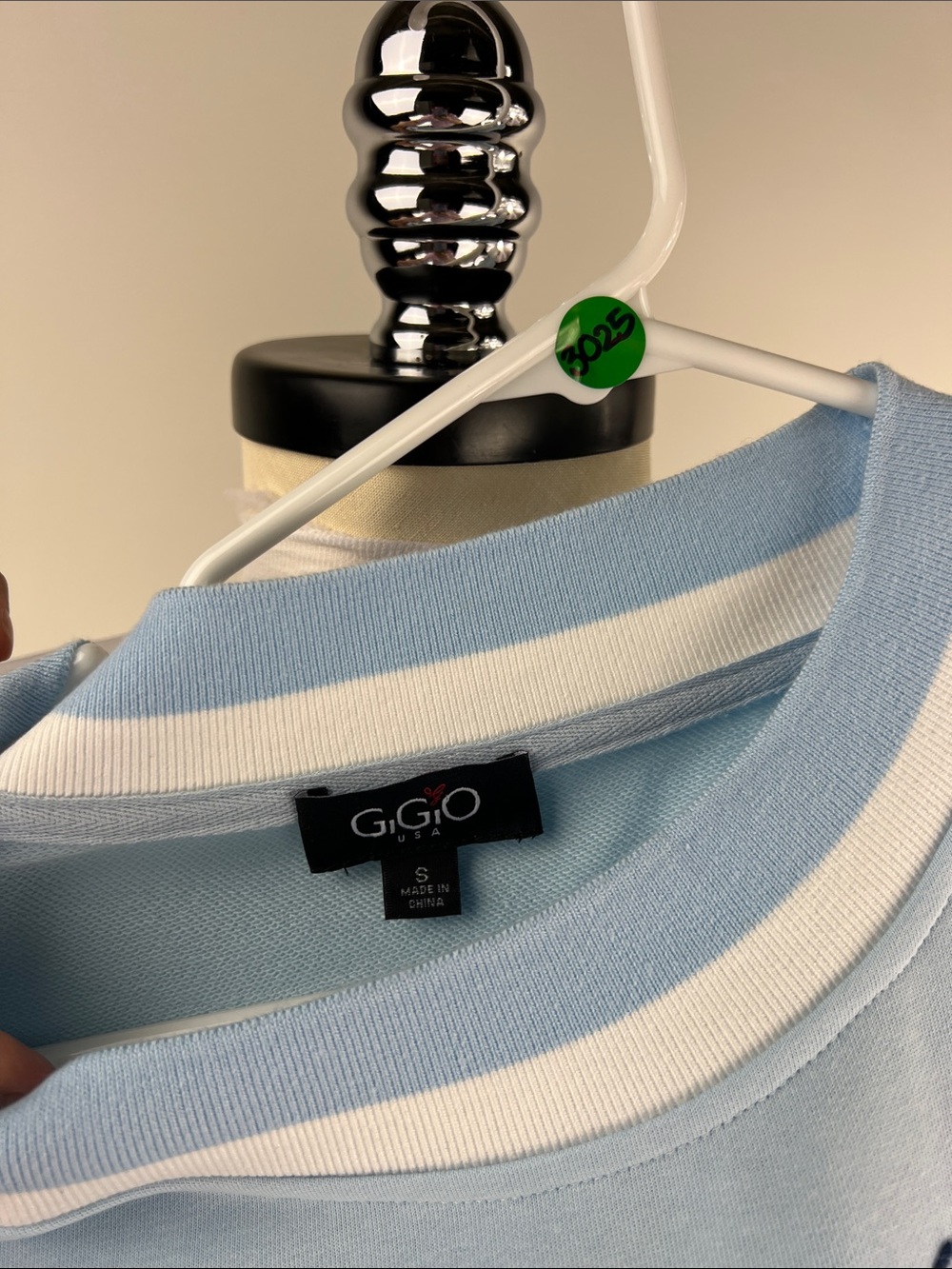 💚 3025. Embroidered Horse Baby Blue Top - Picture 5 of 6